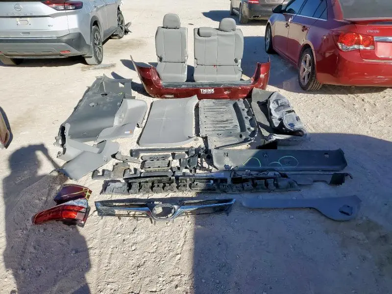 2018 TOYOTA SIENNA XLE  