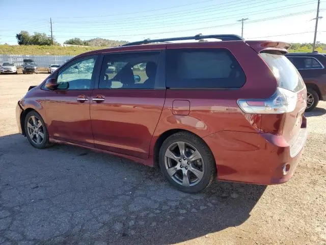 2017 TOYOTA SIENNA SE  