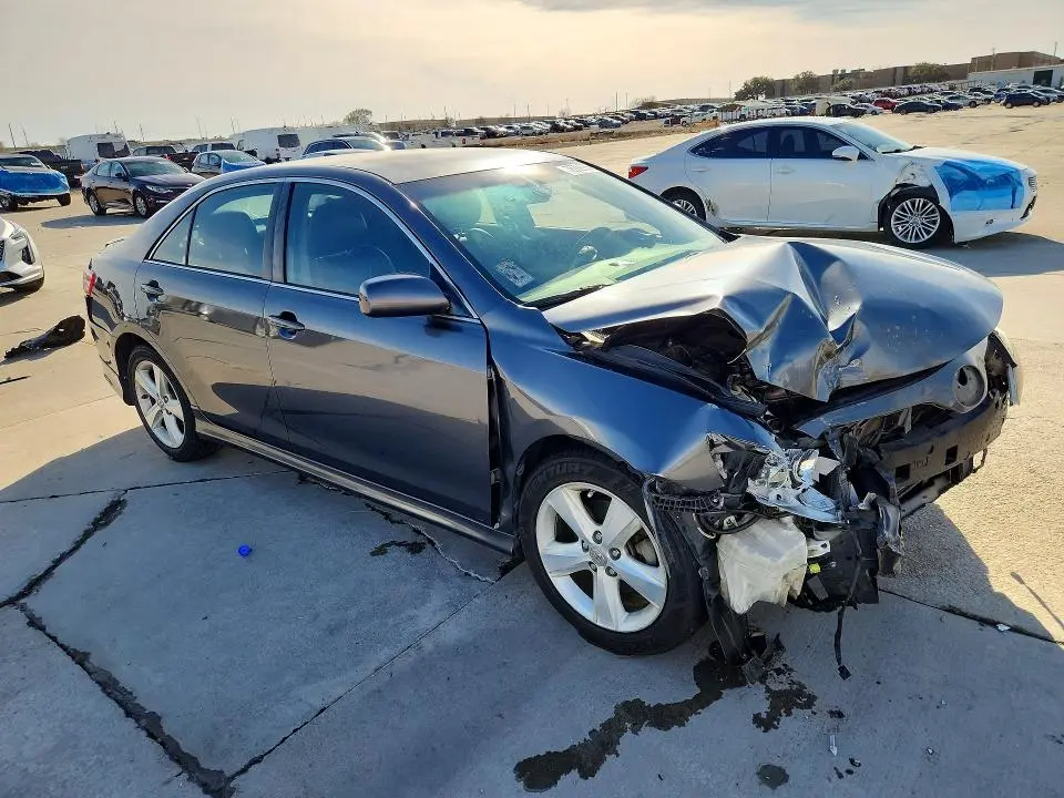 2011 TOYOTA CAMRY SE  