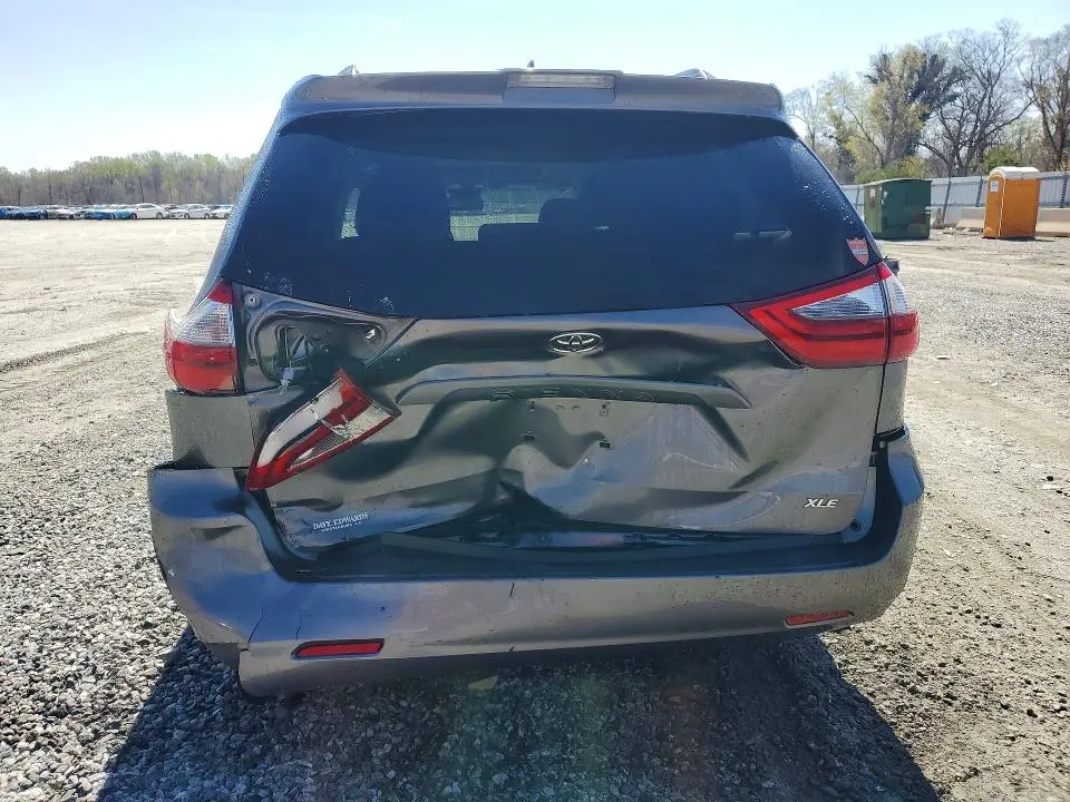 2020 TOYOTA SIENNA XLE 8-PASSENGER  