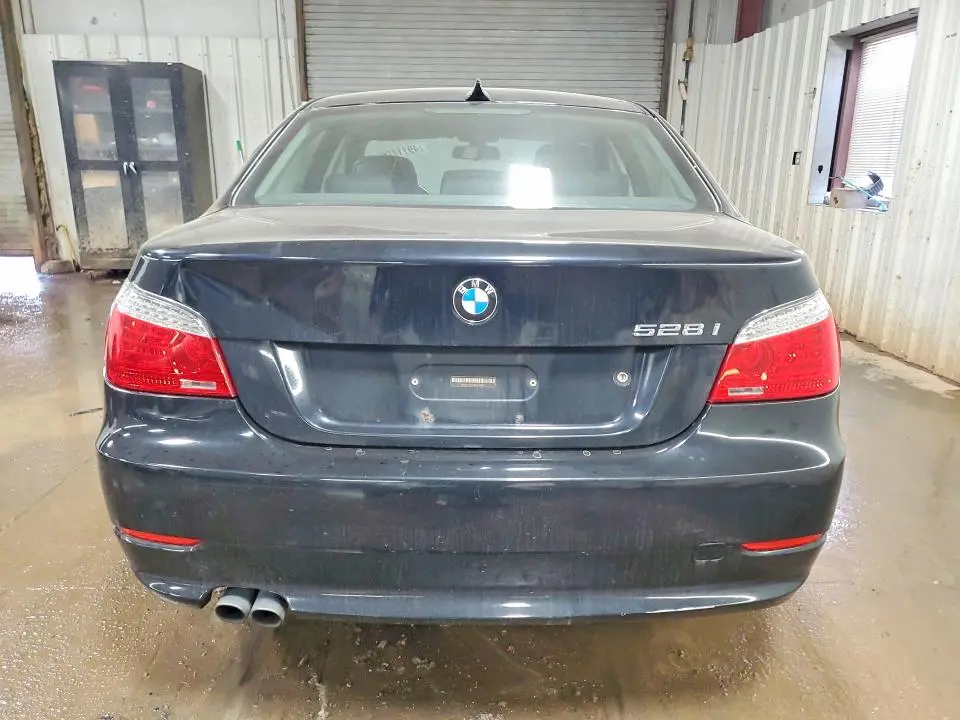 2010 BMW 528 XI  