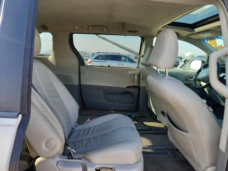 2013 TOYOTA SIENNA XSE 7-PASSENGER  