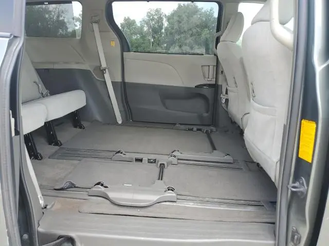 2013 TOYOTA SIENNA LE  