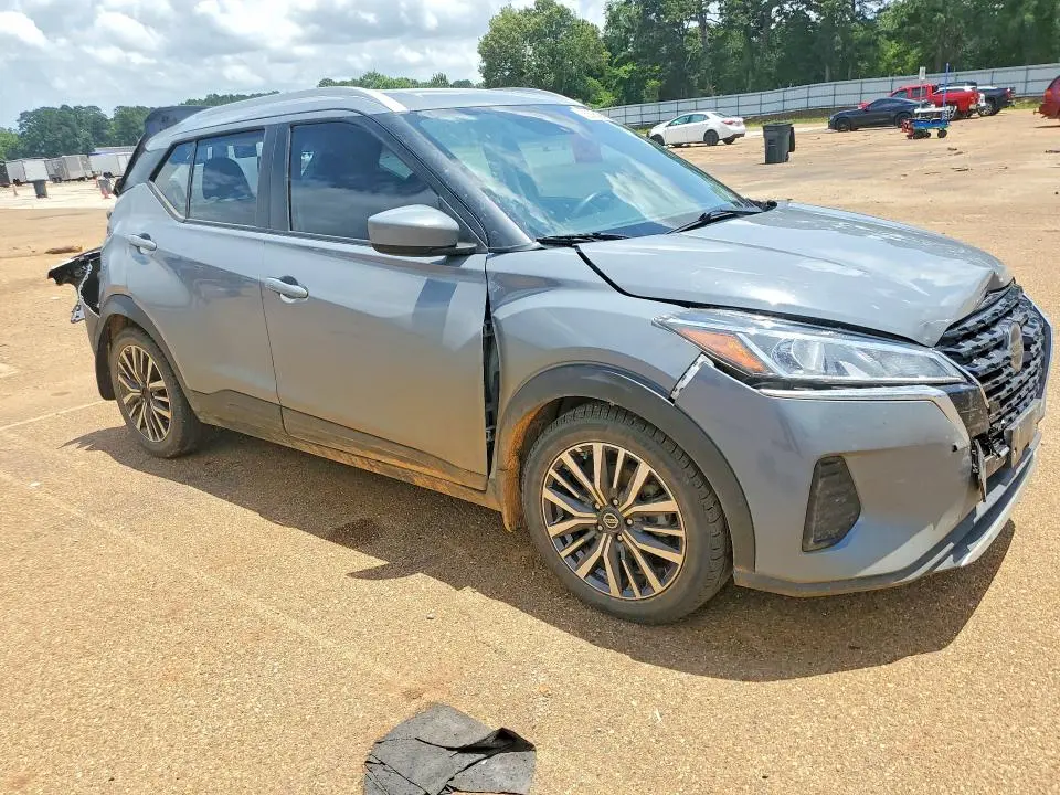 2021 NISSAN KICKS SV  