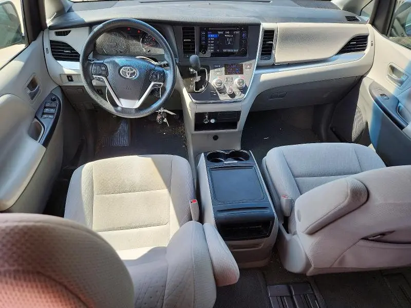 2016 TOYOTA SIENNA LE  
