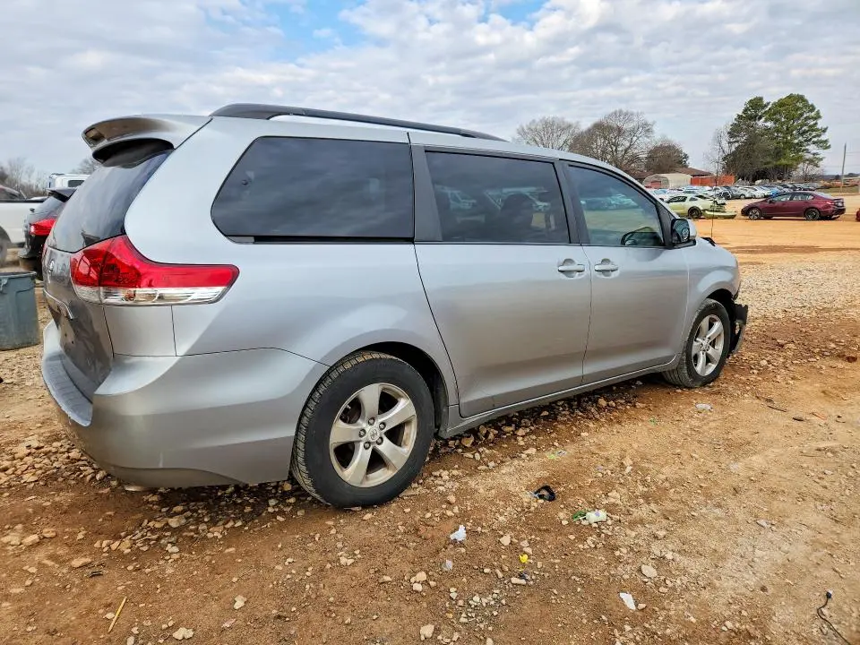 2011 TOYOTA SIENNA LE  