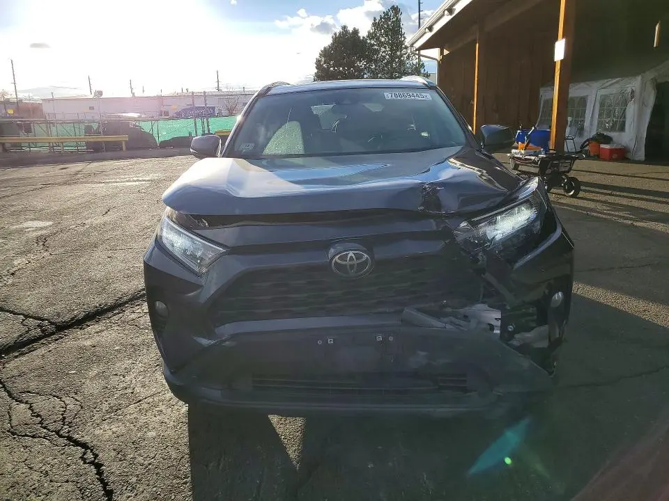 2021 TOYOTA RAV4 XLE  