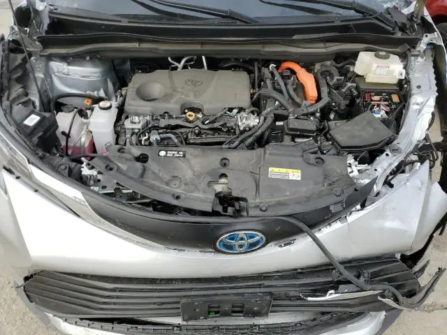 2025 TOYOTA SIENNA XLE  