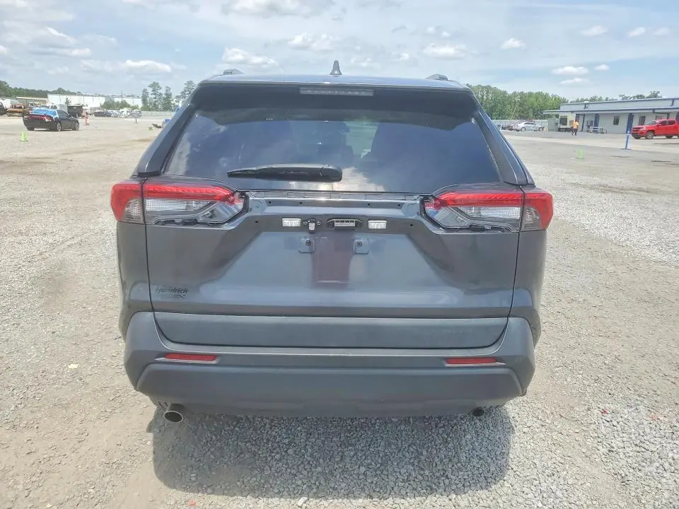 2020 TOYOTA RAV4 LE  