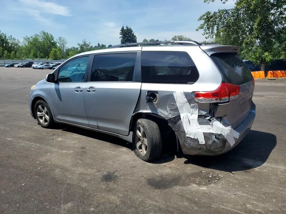 2012 TOYOTA SIENNA LE  