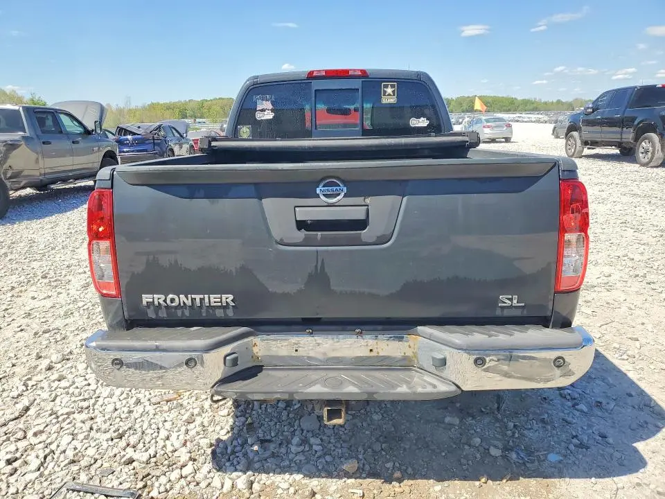 2015 NISSAN FRONTIER SL  