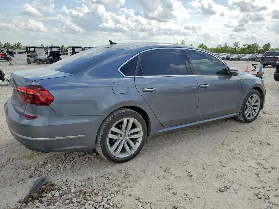 2018 VOLKSWAGEN PASSAT SE  