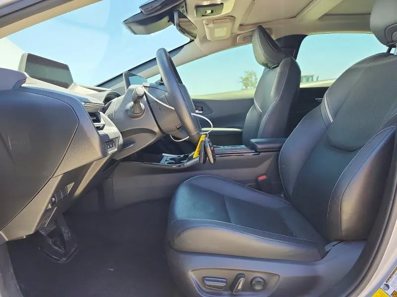 2023 TOYOTA PRIUS XLE  