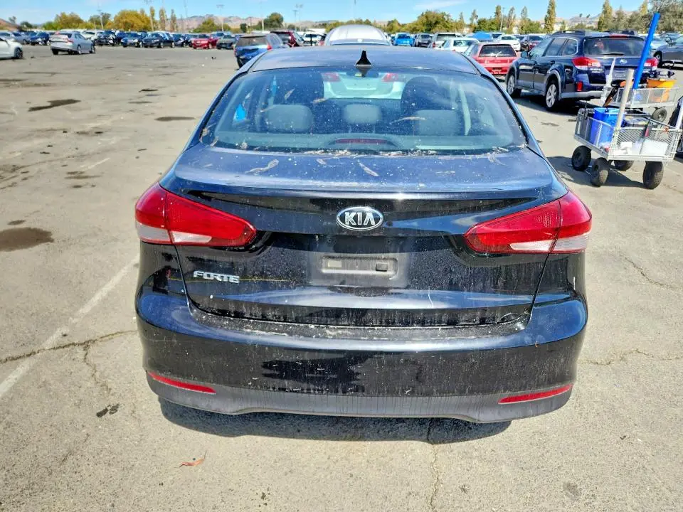 2017 KIA FORTE LX  