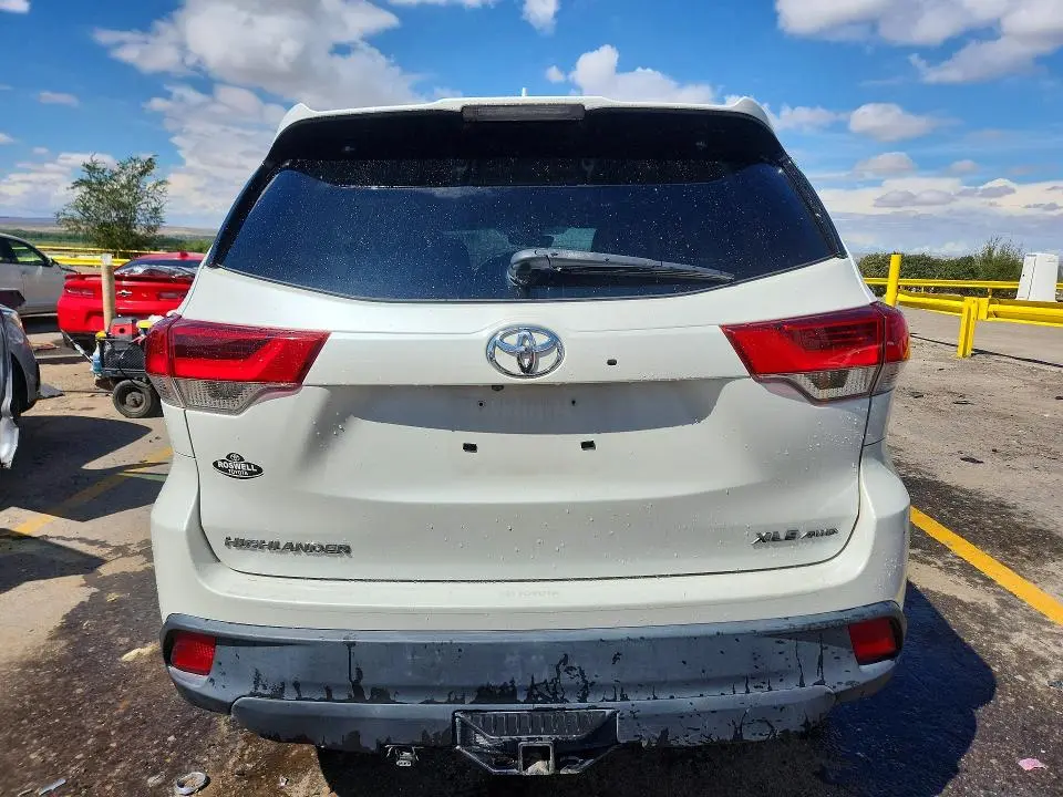 2019 TOYOTA HIGHLANDER XLE  