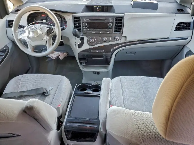 2011 TOYOTA SIENNA LE  