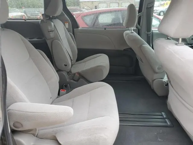 2020 TOYOTA SIENNA LE  