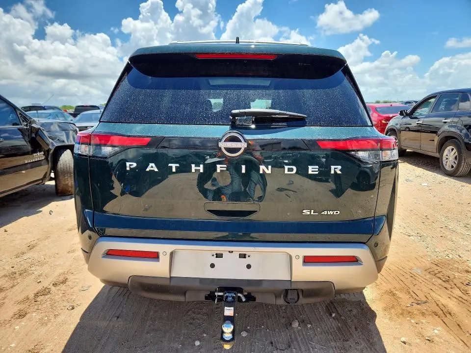 2022 NISSAN PATHFINDER SL  