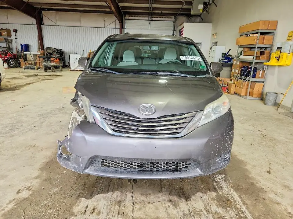 2015 TOYOTA SIENNA LE 8-PASSENGER  