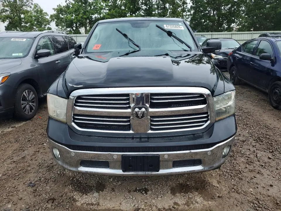 2016 RAM 1500 SLT  