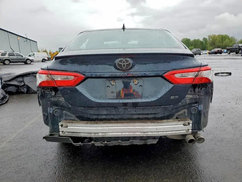 2020 TOYOTA CAMRY SE  