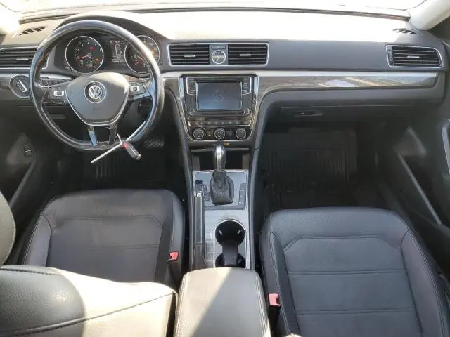 2016 VOLKSWAGEN PASSAT SE  