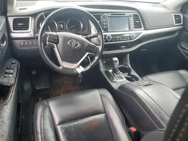 2017 TOYOTA HIGHLANDER SE  