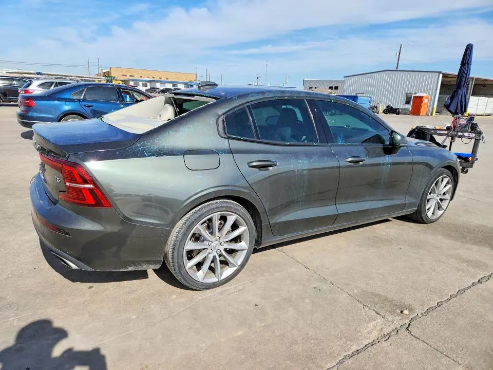 2020 VOLVO S60 T5 MOMENTUM  