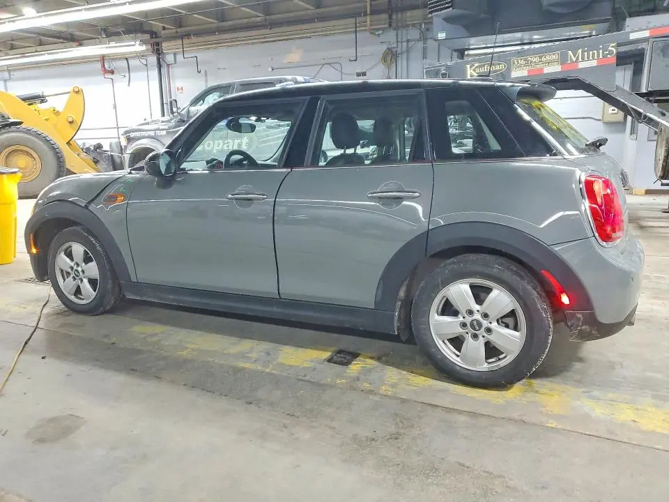 2018 MINI COOPER   