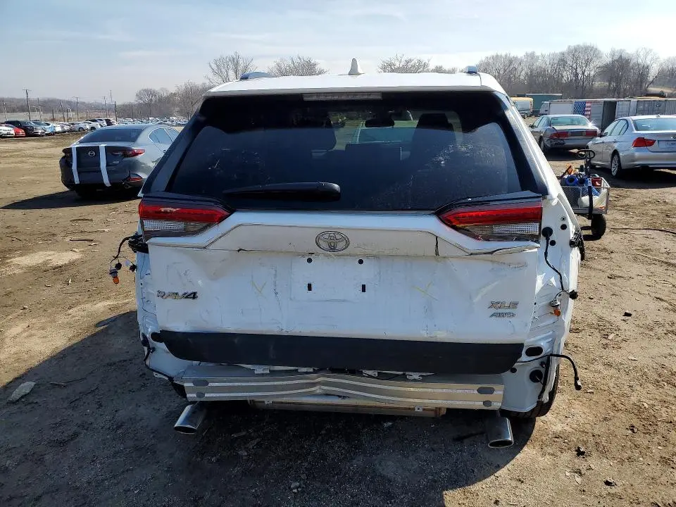 2024 TOYOTA RAV4 XLE  