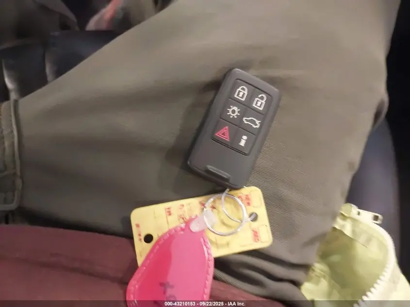 2017 VOLVO XC60 INSCRIPTION