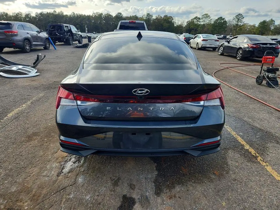 2022 HYUNDAI ELANTRA SEL  