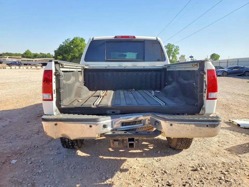 2011 NISSAN TITAN SV  