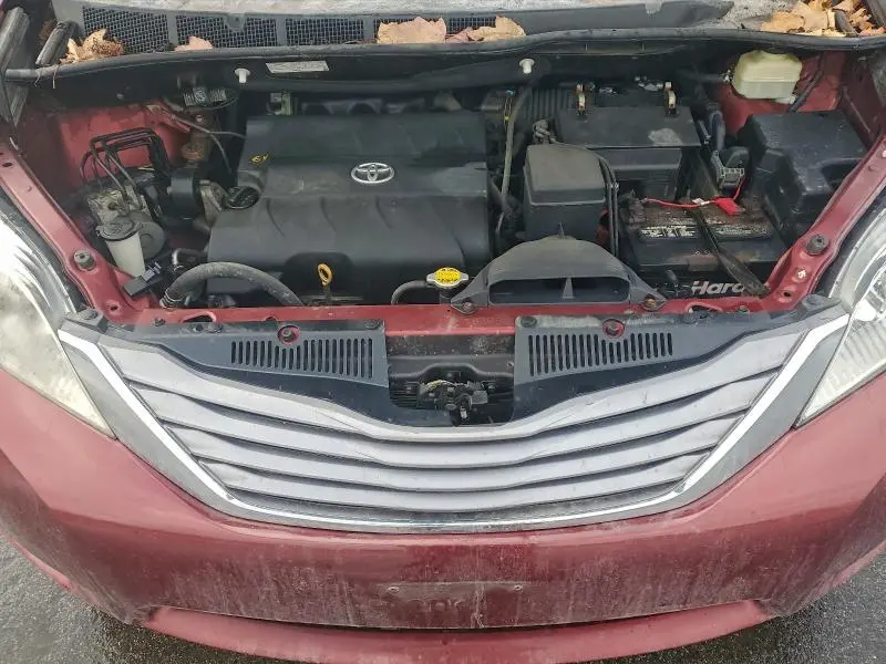 2016 TOYOTA SIENNA XLE  