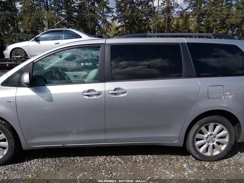 2017 TOYOTA SIENNA LE 7 PASSENGER