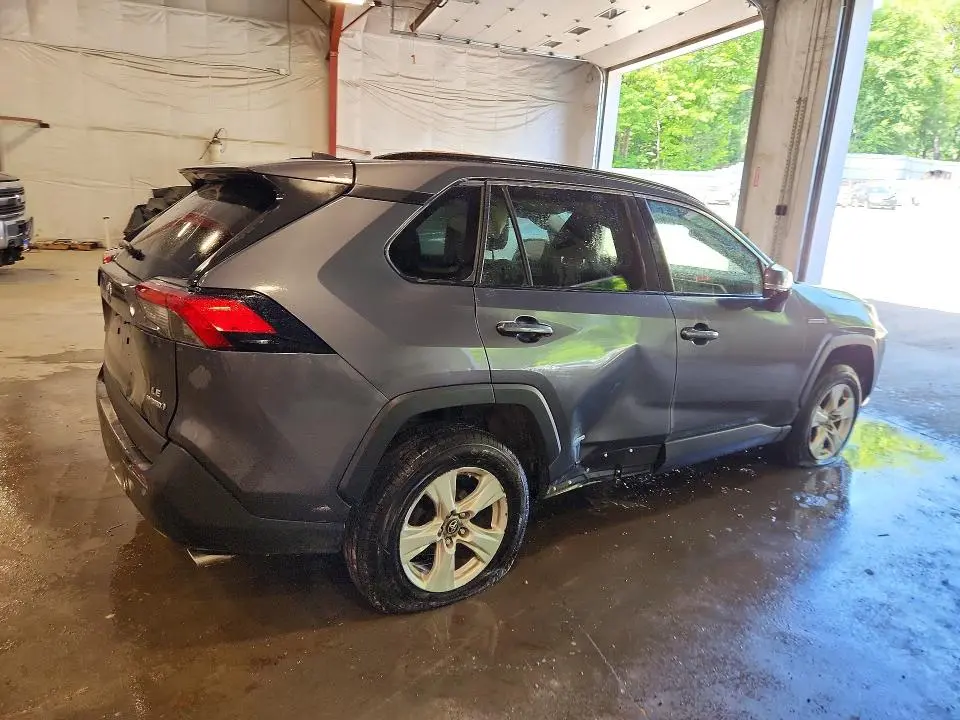 2020 TOYOTA RAV4 LE  