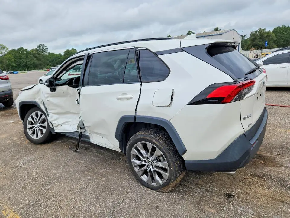 2022 TOYOTA RAV4 XLE PREMIUM  