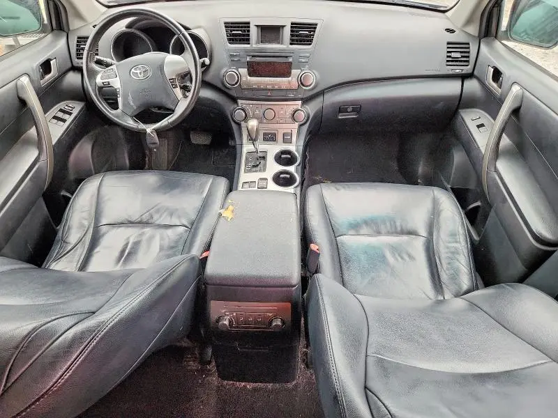 2012 TOYOTA HIGHLANDER SE  