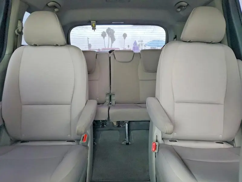 2015 KIA SEDONA LX  
