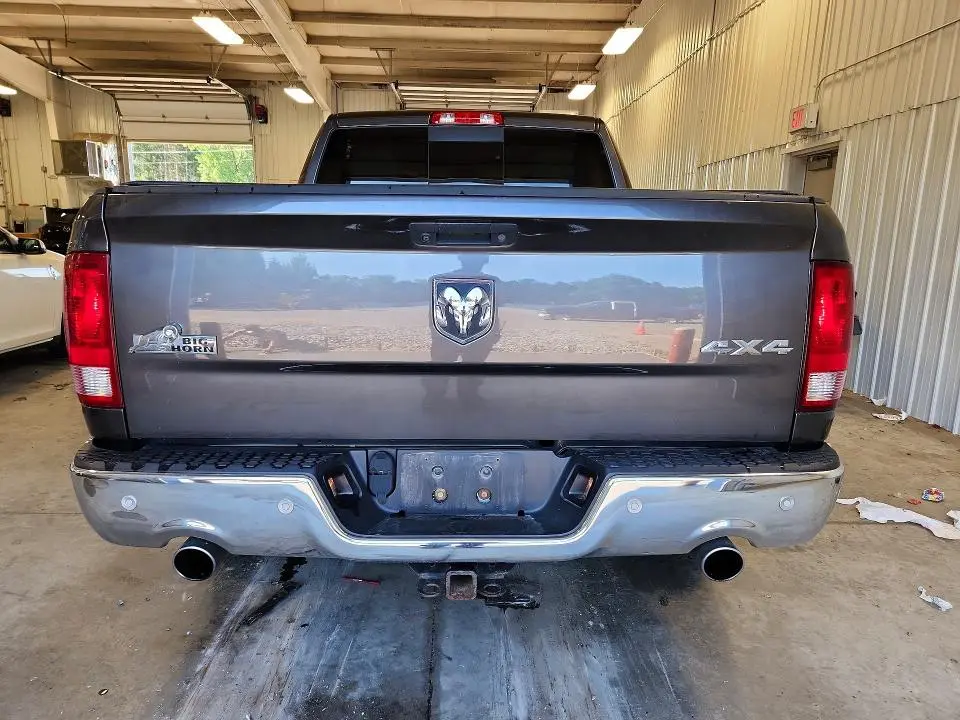 2016 RAM 1500 SLT  