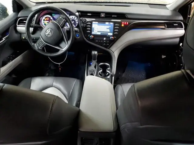 2020 TOYOTA CAMRY XLE  