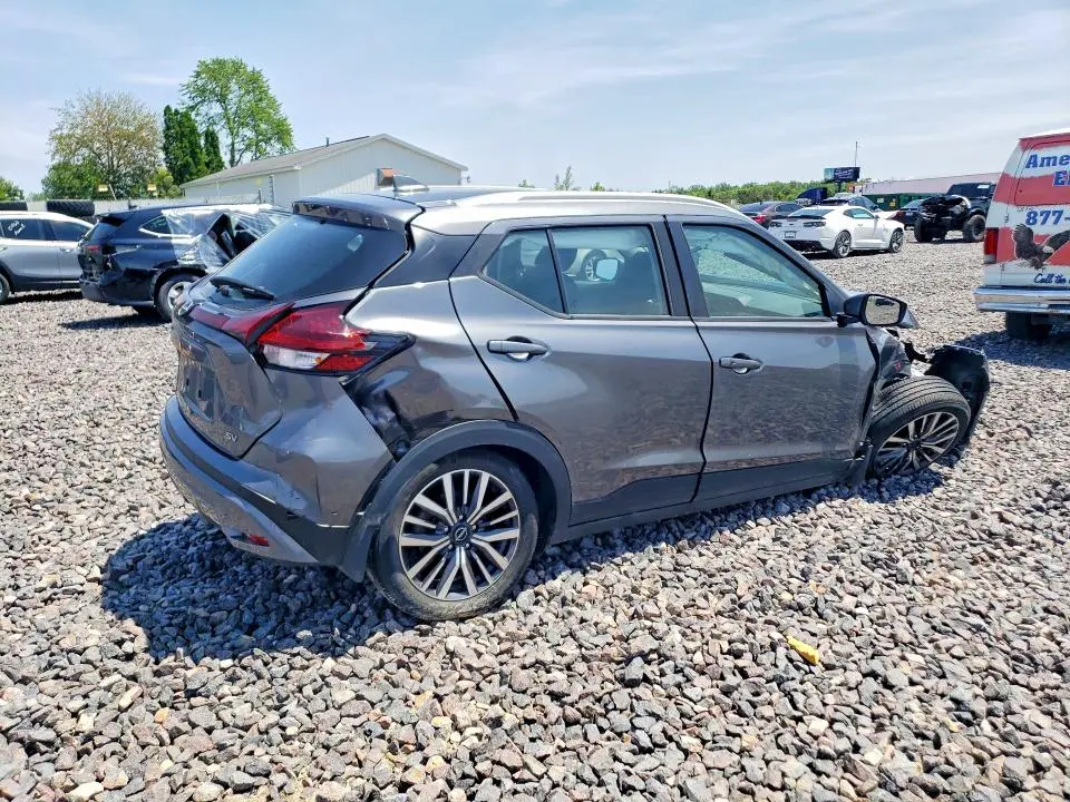 2024 NISSAN KICKS SV  