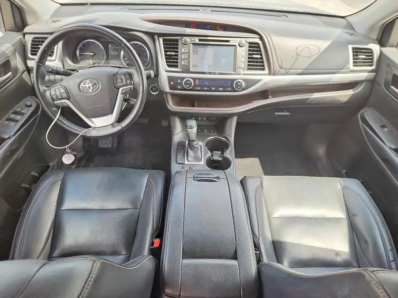 2019 TOYOTA HIGHLANDER XLE  
