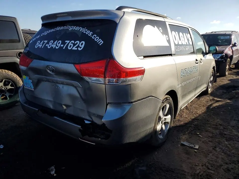 2011 TOYOTA SIENNA   