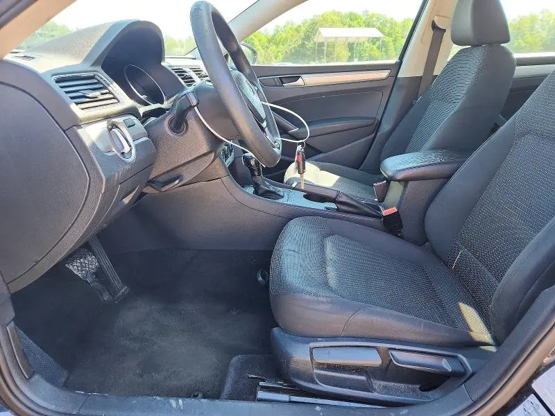 2017 VOLKSWAGEN PASSAT S  
