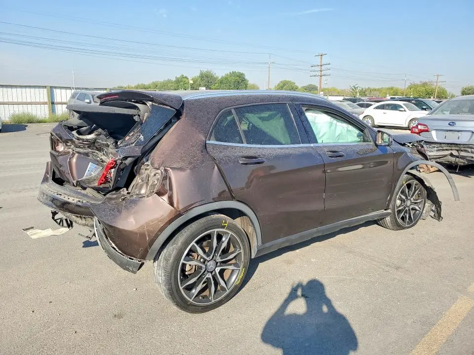 2015 MERCEDES-BENZ GLA   
