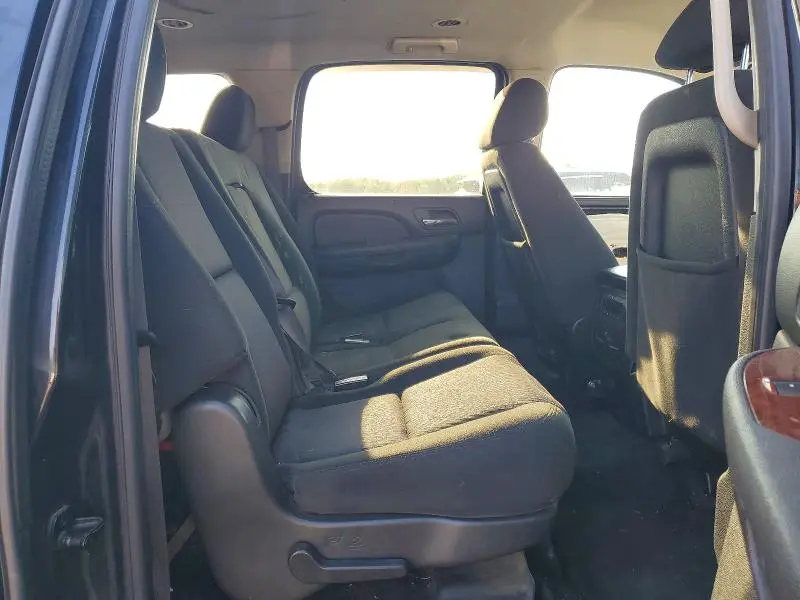 2011 CHEVROLET SUBURBAN K2500 LS  