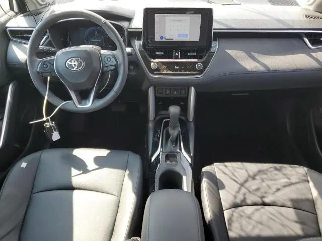 2024 TOYOTA COROLLA CROSS XLE  