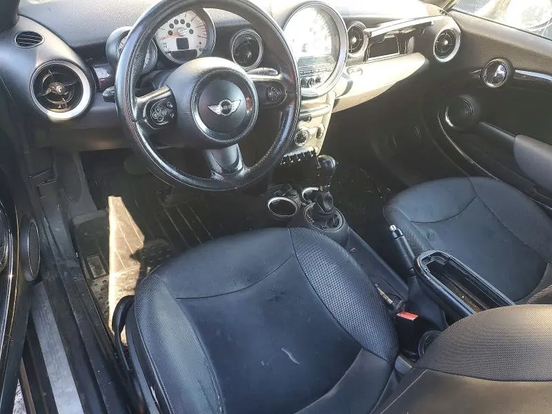 2011 MINI COOPER   