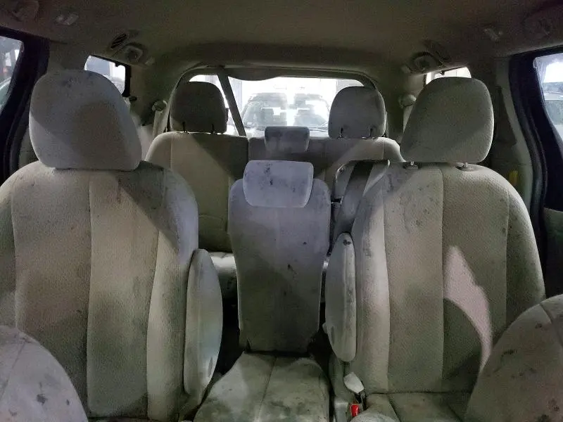 2011 TOYOTA SIENNA LE  